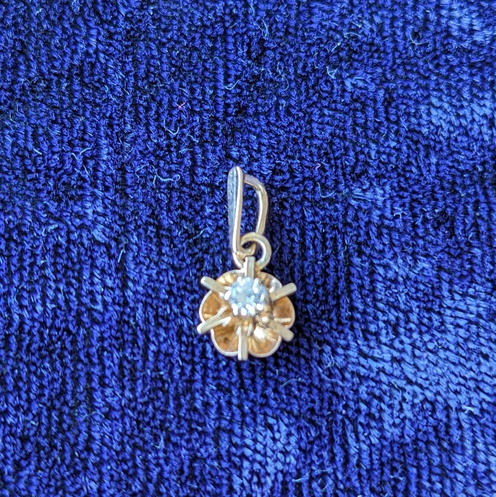 Solid 10K Gold Flower Pendant, Vintage - Picture 1 of 9